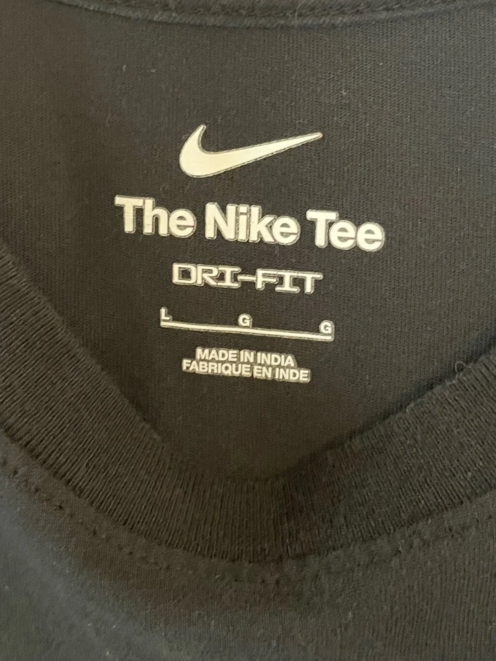 Nike Dri-Fit Basketball Men’s Short Sleeve Floral Black T-Shirt. FD0069-010; L